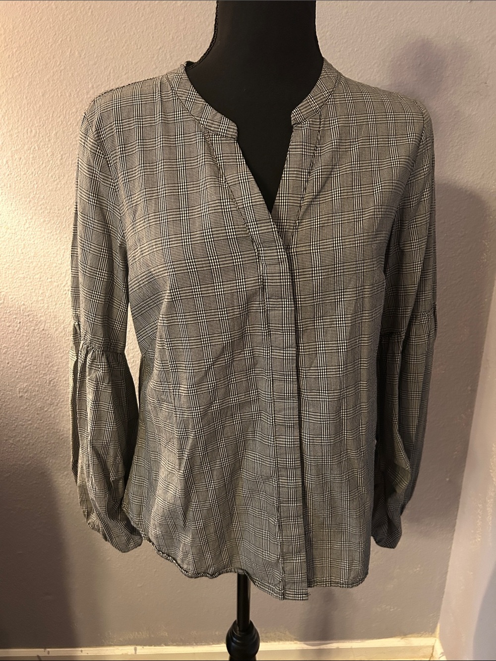 Zac & Rachel Women Gray Plaid Split-Neck Blouse Size Small